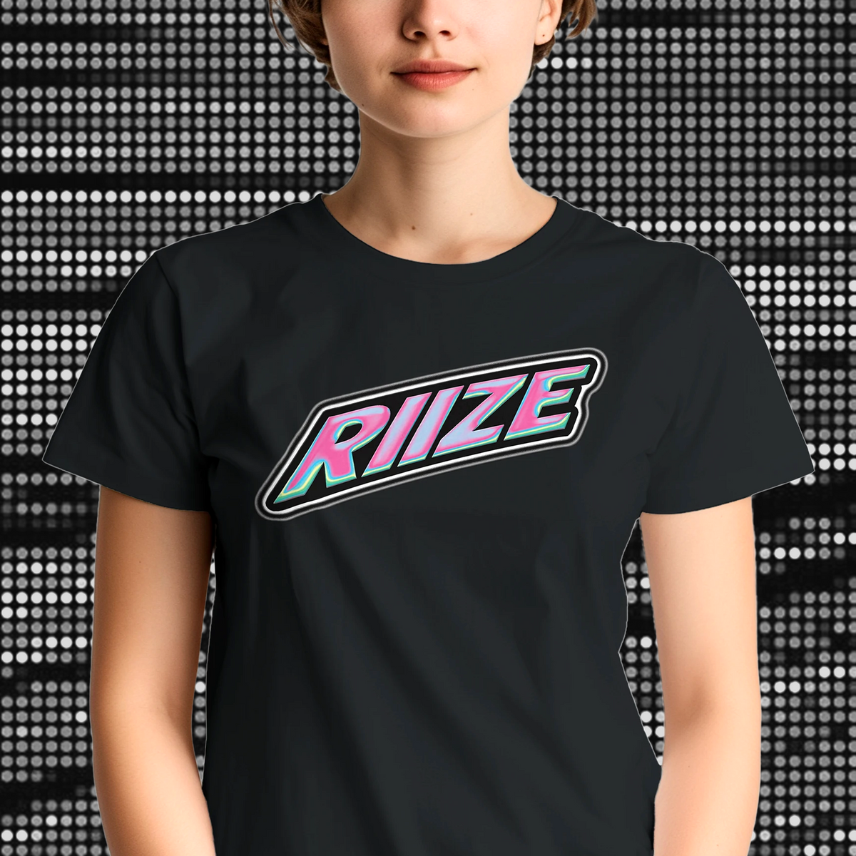RIIZE「ラッキーロゴ」Tシャツ — ロゴシリーズ [JP]