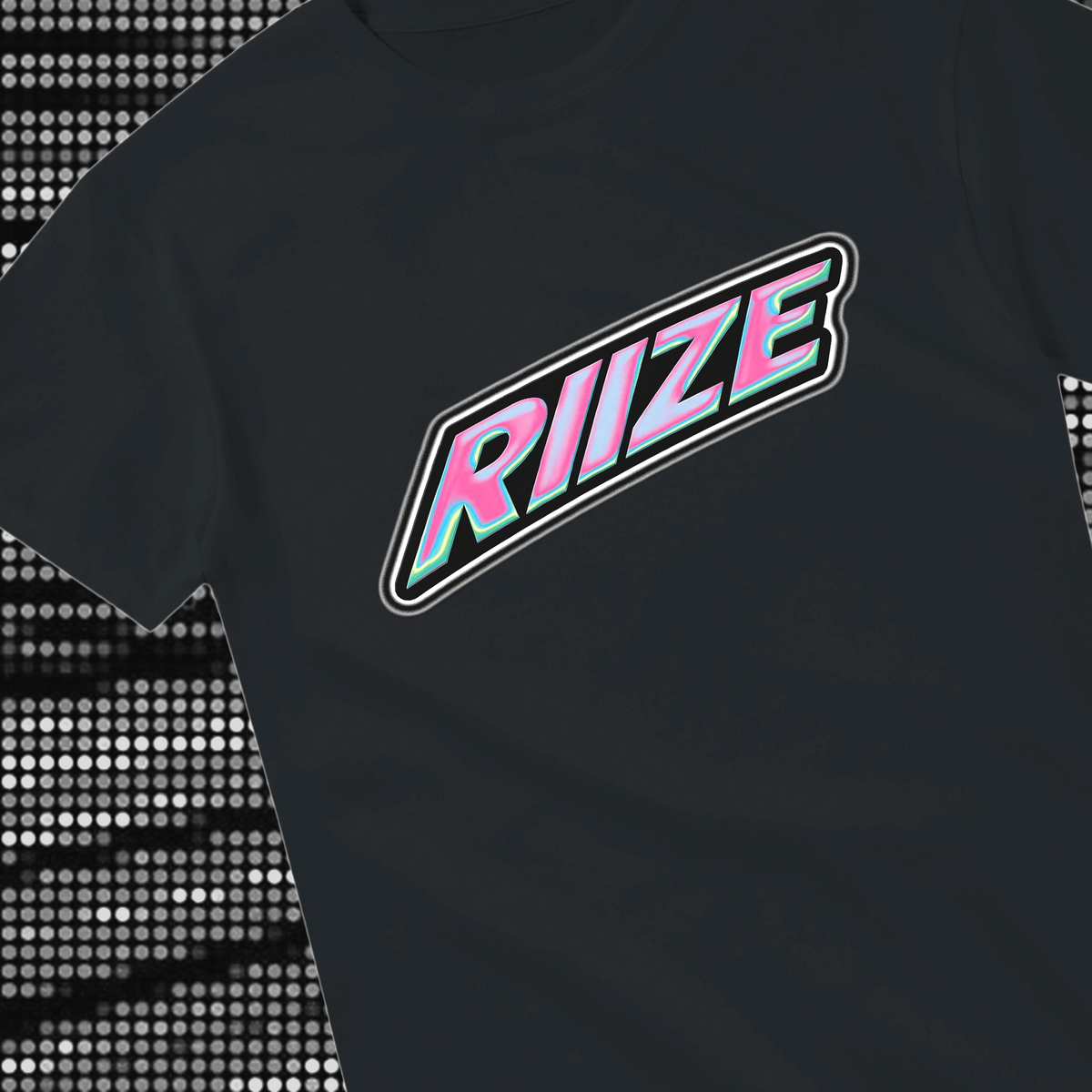 RIIZE「ラッキーロゴ」Tシャツ