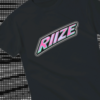 RIIZE「ラッキーロゴ」Tシャツ